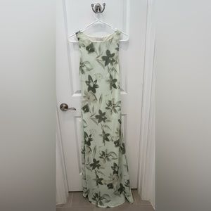 Long green floral dress. Never worn. Size Xs or small.